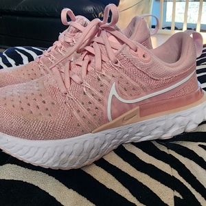NIKE flynit size 5